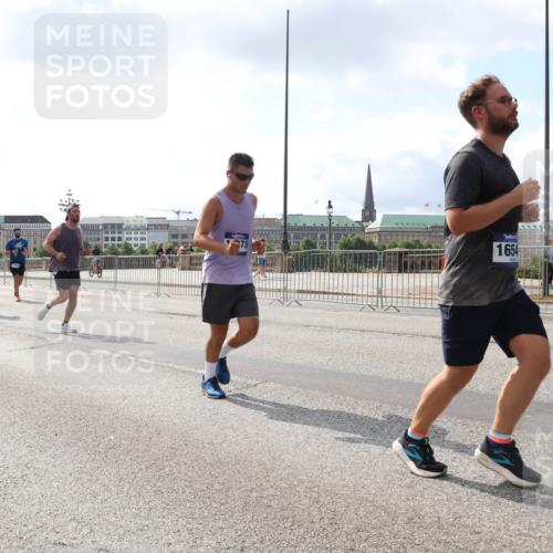 29.06.2025 - hella hamburg halbmarathon Lena Gebhardt http://msf.ph/oto/8419425 29.06.2025 10:05:35 Lombardsbrücke 14642, 1654, 1229, 1863, 1936, 1981, 2288, 2298, 2471, 2540, 2624, 3461, 3578, 3929, 4014, 4220, 4782, 5073, 5762, 6059, 7826, 8894, 8909, 8999, 9007, 9075, 9165, 9339, 9477, 9559, 9680, 9736, 9737, 9738, 9917, 10343, 10694, 10791, 10998, 11784, 11873, 11958, 12557, 13221, 13717, 14203, 14465, 14642, 16092, 16478, 16546, 16847, 17707, 17731, 17740, 18616, 18617, 18973, 19034, 19248 meine-sportfotos.de
