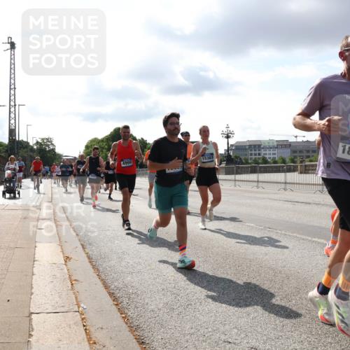 29.06.2025 - hella hamburg halbmarathon Lena Gebhardt http://msf.ph/oto/8419449 29.06.2025 09:51:27 Lombardsbrücke 4999, 15383, 18013, 1136, 1256, 1520, 1570, 1677, 1903, 1912, 1920, 1941, 1962, 2579, 2880, 2972, 3523, 3700, 4297, 4634, 4759, 4843, 4854, 4865, 4888, 4889, 4991, 4999, 5087, 5275, 5375, 5387, 5410, 6490, 6593, 6721, 6901, 7105, 7116, 7284, 7363, 7378, 7635, 7693, 7962, 8122, 8319, 8871, 8966, 9114, 9262, 9313, 9364, 9371, 9380, 9755, 9833, 9885, 10193, 10375, 10415, 10469, 10480, 10669, 11049, 11417, 11907, 11959, 12153, 12711, 14201 meine-sportfotos.de