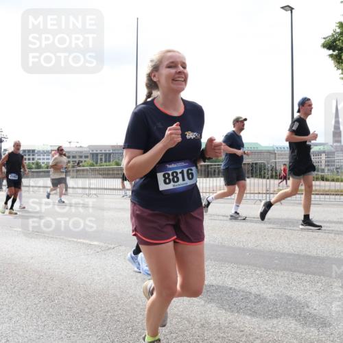29.06.2025 - hella hamburg halbmarathon Lena Gebhardt http://msf.ph/oto/8419467 29.06.2025 10:42:41 Lombardsbrücke 74, 170, 17676, 2580, 8816, 1150, 1360, 1624, 1656, 1929, 1957, 1964, 1994, 2069, 2134, 2401, 2450, 2509, 2538, 2580, 2940, 2941, 3283, 3378, 3605, 3764, 3874, 4092, 4105, 4334, 4353, 4385, 4778, 4891, 4892, 5403, 5417, 5419, 5810, 6120, 6764, 6828, 6917, 7040, 7260, 7513, 7557, 7666, 8161, 8459, 8525, 8526, 8529, 8712, 8816, 9370, 9378, 9980, 10008, 10454, 10532, 10697, 11142, 11710, 12151, 12441, 13049, 13241 meine-sportfotos.de