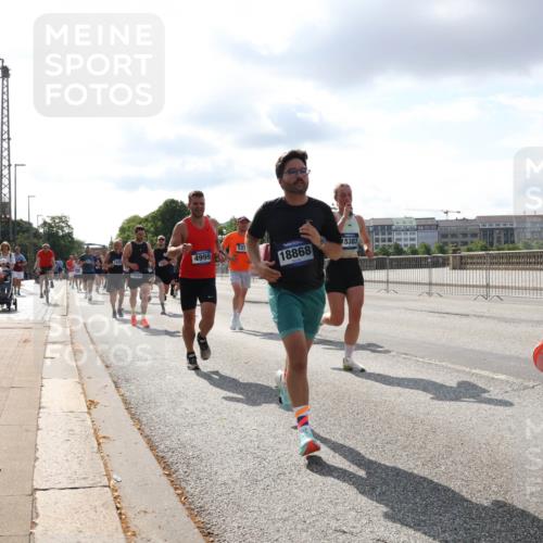 29.06.2025 - hella hamburg halbmarathon Lena Gebhardt http://msf.ph/oto/8419477 29.06.2025 09:51:27 Lombardsbrücke 16660, 4999, 537, 18868, 15383, 1136, 1256, 1520, 1570, 1677, 1903, 1912, 1920, 1941, 1962, 2579, 2880, 2972, 3523, 3700, 4297, 4634, 4759, 4843, 4854, 4865, 4888, 4889, 4991, 4999, 5087, 5275, 5375, 5387, 5410, 6490, 6593, 6721, 6901, 7105, 7116, 7284, 7363, 7378, 7635, 7693, 7962, 8122, 8319, 8871, 8966, 9114, 9262, 9313, 9364, 9371, 9380, 9755, 9833, 9885, 10193, 10375, 10415, 10469, 10480, 10669, 11049, 11417, 11907, 11959, 12153, 12711, 14201 meine-sportfotos.de