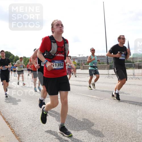 29.06.2025 - hella hamburg halbmarathon Lena Gebhardt http://msf.ph/oto/8419494 29.06.2025 10:18:13 Lombardsbrücke 483, 15182, 1352, 0946, 7883, 1159, 1160, 1268, 1325, 1554, 1622, 1641, 1820, 1982, 2087, 2094, 2147, 2335, 2634, 2931, 3125, 3138, 3321, 3482, 3977, 4123, 4710, 4738, 4804, 5004, 5290, 5611, 5733, 5909, 6270, 6332, 7094, 7160, 7641, 7649, 7838, 7882, 7883, 8067, 8128, 8248, 8341, 8607, 8799, 9222, 9400, 9539, 9586, 9717, 9734, 9748, 9798, 9834, 9844, 9964, 10174, 10332, 10509, 10659, 10687, 10908, 12498, 13341 meine-sportfotos.de
