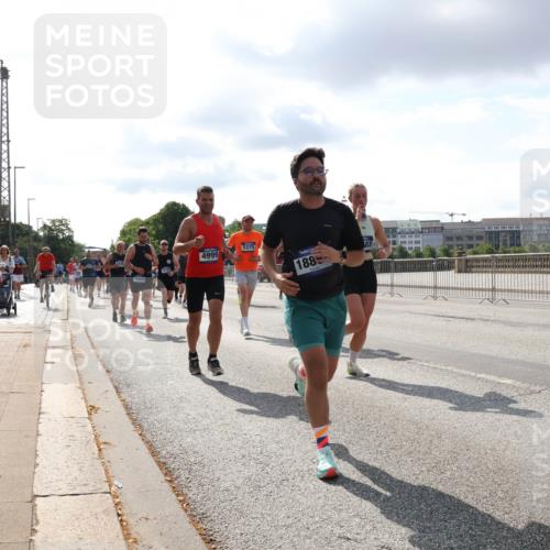29.06.2025 - hella hamburg halbmarathon Lena Gebhardt http://msf.ph/oto/8419502 29.06.2025 09:51:27 Lombardsbrücke 4999, 5375, 188, 15, 1136, 1256, 1520, 1570, 1677, 1903, 1912, 1920, 1941, 1962, 2579, 2880, 2972, 3523, 3700, 4297, 4634, 4759, 4843, 4854, 4865, 4888, 4889, 4991, 4999, 5087, 5275, 5375, 5387, 5410, 6490, 6593, 6721, 6901, 7105, 7116, 7284, 7363, 7378, 7635, 7693, 7962, 8122, 8319, 8871, 8966, 9114, 9262, 9313, 9364, 9371, 9380, 9755, 9833, 9885, 10193, 10375, 10415, 10469, 10480, 10669, 11049, 11417, 11907, 11959, 12153, 12711, 14201 meine-sportfotos.de