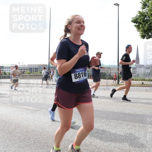 29.06.2025 - hella hamburg halbmarathon Lena Gebhardt http://msf.ph/oto/8419503 29.06.2025 10:42:41 Lombardsbrücke 17676, 2580, 8816, 1150, 1360, 1624, 1656, 1929, 1957, 1964, 1994, 2069, 2134, 2401, 2450, 2509, 2538, 2580, 2940, 2941, 3283, 3378, 3605, 3764, 3874, 4092, 4105, 4334, 4353, 4385, 4778, 4891, 4892, 5403, 5417, 5419, 5810, 6120, 6764, 6828, 6917, 7040, 7260, 7513, 7557, 7666, 8161, 8459, 8525, 8526, 8529, 8712, 8816, 9370, 9378, 9980, 10008, 10454, 10532, 10697, 11142, 11710, 12151, 12441, 13049, 13241 meine-sportfotos.de