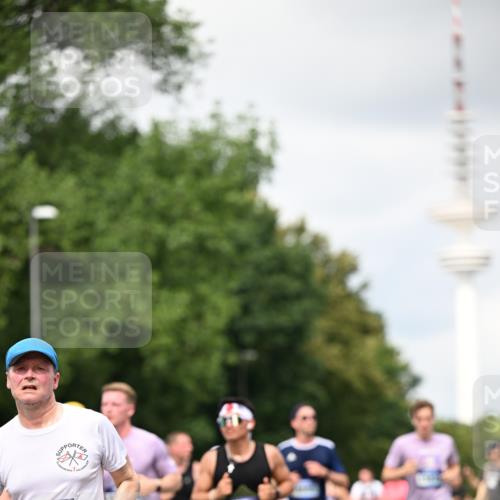 29.06.2025 - hella hamburg halbmarathon Dr. Thomas Lammeyer http://msf.ph/oto/8419512 29.06.2025 10:46:26 Kennedybrücke 1039, 1648, 1712, 2762, 2763, 2974, 3326, 3459, 3568, 4329, 4541, 4885, 5432, 5671, 5942, 6066, 6137, 6153, 6320, 6450, 6719, 6726, 6793, 7022, 7023, 7968, 8004, 8162, 8163, 8712, 9588, 10181, 10872, 11011, 11017, 11098, 11207, 11255 meine-sportfotos.de