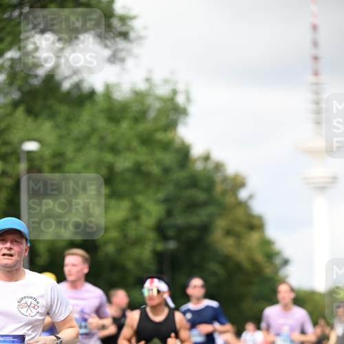 29.06.2025 - hella hamburg halbmarathon Dr. Thomas Lammeyer http://msf.ph/oto/8419519 29.06.2025 10:46:27 Kennedybrücke 1039, 1648, 1712, 2762, 2763, 2974, 3276, 3326, 3459, 3568, 4329, 4541, 4885, 5432, 5671, 5942, 6066, 6137, 6153, 6320, 6450, 6726, 6793, 7022, 7023, 7968, 8004, 8162, 8163, 8712, 9588, 10181, 10872, 11011, 11017, 11098, 11207, 11255 meine-sportfotos.de