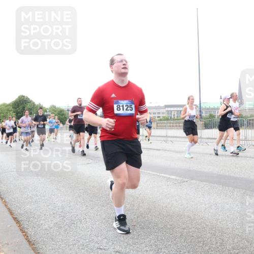 29.06.2025 - hella hamburg halbmarathon Lena Gebhardt http://msf.ph/oto/8419524 29.06.2025 10:52:17 Lombardsbrücke 8125, 8251, 1618, 1418, 1978, 2420, 2528, 3038, 3645, 4087, 4273, 4436, 4598, 4606, 4815, 5062, 5262, 5360, 6386, 6403, 6404, 6406, 6456, 6604, 6671, 6985, 7682, 7690, 7691, 7735, 7812, 8194, 8196, 8250, 8251, 8621, 9068, 9070, 9103, 9220, 9368, 9460, 9590, 9594, 9673, 9730, 9731, 10080, 10296, 10342, 10392, 10533, 10634, 10673, 10884, 10928, 11084, 11101, 11126, 11127, 11297, 11375, 11736, 11899, 11974, 12546, 12558 meine-sportfotos.de
