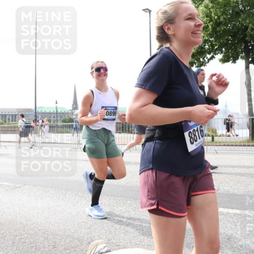 29.06.2025 - hella hamburg halbmarathon Lena Gebhardt http://msf.ph/oto/8419536 29.06.2025 10:42:41 Lombardsbrücke 2580, 0899, 8816, 1150, 1360, 1624, 1656, 1929, 1957, 1964, 1994, 2069, 2134, 2401, 2450, 2509, 2538, 2580, 2940, 2941, 3283, 3378, 3605, 3764, 3874, 4092, 4105, 4334, 4353, 4385, 4778, 4891, 4892, 5403, 5417, 5419, 5810, 6120, 6764, 6828, 6917, 7040, 7260, 7513, 7557, 7666, 8161, 8459, 8525, 8526, 8529, 8712, 8816, 9370, 9378, 9980, 10008, 10454, 10532, 10697, 11142, 11710, 12151, 12441, 13049, 13241 meine-sportfotos.de
