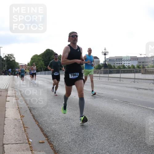 29.06.2025 - hella hamburg halbmarathon Lena Gebhardt http://msf.ph/oto/8419562 29.06.2025 09:41:51 Lombardsbrücke 14652, 7862, 1965, 1241, 2459, 2604, 2892, 4128, 4571, 6559, 7142, 7862, 9442, 10234, 10485, 10780, 11194, 11965, 12067, 12641, 13440, 13751, 13780, 14019, 14107, 14506, 16169, 16361, 16484, 17003, 17752, 17856, 18124, 18897 meine-sportfotos.de