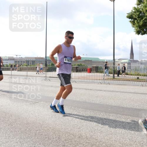 29.06.2025 - hella hamburg halbmarathon Lena Gebhardt http://msf.ph/oto/8419564 29.06.2025 10:05:36 Lombardsbrücke 4782, 11873, 1229, 1863, 1936, 1981, 2288, 2298, 2471, 2540, 2624, 3461, 3578, 3929, 4014, 4220, 4782, 5073, 5762, 6059, 7826, 8894, 8909, 8999, 9007, 9075, 9165, 9339, 9477, 9559, 9680, 9736, 9737, 9738, 9917, 10343, 10694, 10791, 10998, 11784, 11873, 11958, 12557, 13221, 13717, 14203, 14465, 14642, 16092, 16478, 16546, 16847, 17707, 17731, 17740, 17885, 18616, 18617, 18973, 19034, 19248 meine-sportfotos.de