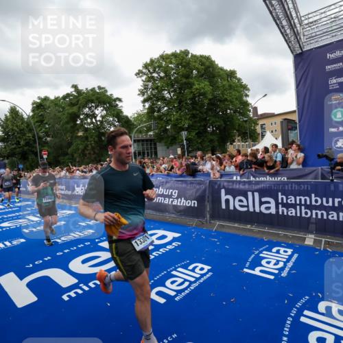 29.06.2025 - hella hamburg halbmarathon Zöllner http://msf.ph/oto/8419590 29.06.2025 10:52:39 Ziel 2346, 2670, 3952, 6561, 6562, 7475, 9739, 10115, 11459, 11689, 12450, 13051, 13301, 14122, 15001, 18982 meine-sportfotos.de