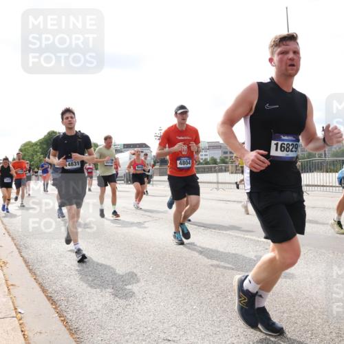 29.06.2025 - hella hamburg halbmarathon Lena Gebhardt http://msf.ph/oto/8419593 29.06.2025 10:18:14 Lombardsbrücke 1293, 4831, 15182, 9844, 16829, 4804, 1159, 1160, 1234, 1268, 1325, 1554, 1622, 1641, 1820, 1982, 2087, 2147, 2335, 2634, 2931, 3125, 3138, 3321, 3482, 3977, 4123, 4710, 4738, 4804, 5004, 5290, 5611, 5733, 5909, 6270, 6332, 7094, 7160, 7641, 7649, 7838, 7882, 7883, 8067, 8128, 8248, 8341, 8607, 8799, 9222, 9400, 9539, 9586, 9658, 9717, 9734, 9748, 9798, 9834, 9844, 9964, 10174, 10332, 10509, 10659, 10687, 10908, 12498, 13341 meine-sportfotos.de