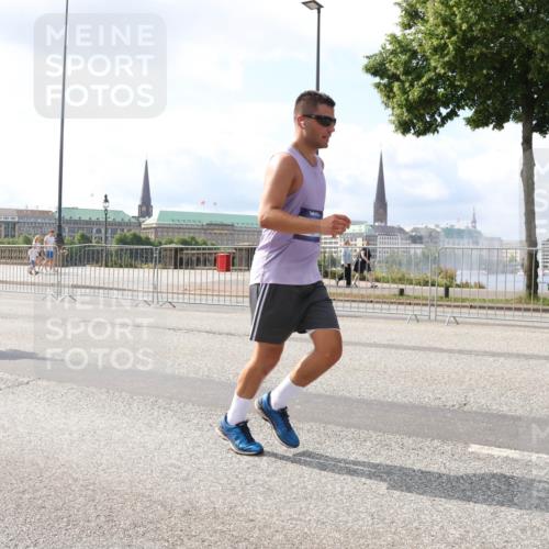 29.06.2025 - hella hamburg halbmarathon Lena Gebhardt http://msf.ph/oto/8419596 29.06.2025 10:05:36 Lombardsbrücke 1229, 1863, 1936, 1981, 2288, 2298, 2471, 2540, 2624, 3461, 3578, 3929, 4014, 4220, 4782, 5073, 5762, 6059, 7826, 8894, 8909, 8999, 9007, 9075, 9165, 9339, 9477, 9559, 9680, 9736, 9737, 9738, 9917, 10343, 10694, 10791, 10998, 11784, 11873, 11958, 12557, 13221, 13717, 14203, 14465, 14642, 16092, 16478, 16546, 16847, 17707, 17731, 17740, 17885, 18616, 18617, 18973, 19034, 19248 meine-sportfotos.de