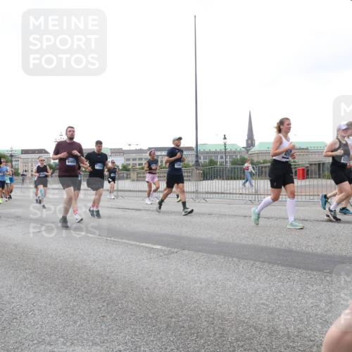 29.06.2025 - hella hamburg halbmarathon Lena Gebhardt http://msf.ph/oto/8419622 29.06.2025 10:52:17 Lombardsbrücke 8194, 8196, 6985, 17324, 1418, 1978, 2420, 2528, 3038, 3645, 4087, 4273, 4436, 4598, 4606, 4815, 5062, 5262, 5360, 6386, 6403, 6404, 6406, 6456, 6604, 6671, 6985, 7682, 7690, 7691, 7735, 7812, 8194, 8196, 8250, 8251, 8621, 9068, 9070, 9103, 9220, 9368, 9460, 9590, 9594, 9673, 9730, 9731, 10080, 10296, 10342, 10392, 10533, 10634, 10673, 10884, 10928, 11084, 11101, 11126, 11127, 11297, 11375, 11736, 11899, 11974, 12546, 12558 meine-sportfotos.de