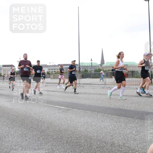 29.06.2025 - hella hamburg halbmarathon Lena Gebhardt http://msf.ph/oto/8419645 29.06.2025 10:52:18 Lombardsbrücke 8194, 6985, 17326, 1418, 1978, 2420, 2528, 2983, 3038, 3645, 4087, 4273, 4436, 4598, 4606, 4815, 5062, 5262, 5360, 6386, 6403, 6404, 6406, 6456, 6671, 6985, 7511, 7682, 7690, 7691, 7735, 7812, 8194, 8196, 8250, 8251, 8621, 9068, 9070, 9103, 9220, 9368, 9460, 9590, 9594, 9673, 9730, 9731, 10080, 10296, 10342, 10392, 10533, 10634, 10673, 10884, 10928, 11084, 11101, 11126, 11127, 11297, 11375, 11736, 11899, 11974, 12546, 12558 meine-sportfotos.de