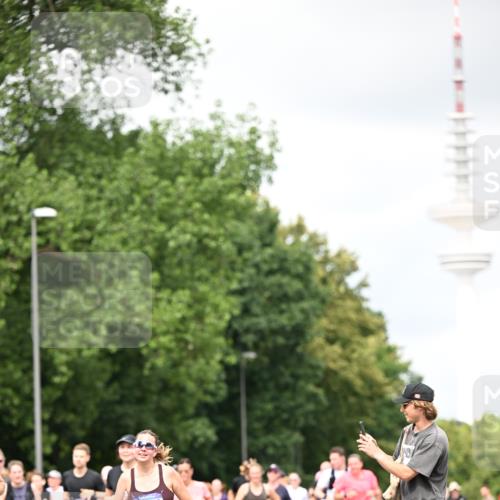 29.06.2025 - hella hamburg halbmarathon Dr. Thomas Lammeyer http://msf.ph/oto/8419670 29.06.2025 10:46:32 Kennedybrücke 1039, 1648, 1712, 2069, 2974, 3276, 3326, 3459, 3568, 4329, 4385, 4541, 4735, 4736, 4885, 5432, 5671, 5942, 6137, 6153, 6320, 6450, 6726, 7022, 7023, 7968, 8004, 8014, 8162, 8163, 8712, 9588, 10181, 10532, 10872, 11011, 11017, 11098 meine-sportfotos.de