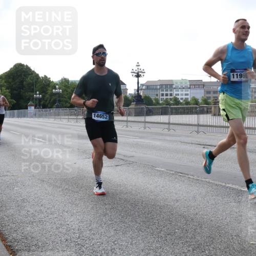29.06.2025 - hella hamburg halbmarathon Lena Gebhardt http://msf.ph/oto/8419675 29.06.2025 09:41:52 Lombardsbrücke 14019, 18124, 14652, 11965, 1241, 2459, 2604, 2892, 4128, 4571, 6559, 7142, 7862, 9442, 10234, 10485, 10780, 11194, 11965, 12067, 12641, 13440, 13751, 13780, 14019, 14107, 14506, 16169, 16361, 16484, 17003, 17752, 17856, 18124, 18897 meine-sportfotos.de