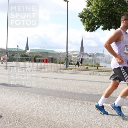 29.06.2025 - hella hamburg halbmarathon Lena Gebhardt http://msf.ph/oto/8419683 29.06.2025 10:05:36 Lombardsbrücke 1187, 1229, 1863, 1936, 1981, 2288, 2298, 2471, 2540, 2624, 3461, 3578, 3929, 4014, 4220, 4782, 5073, 5762, 6059, 7826, 8894, 8909, 8999, 9007, 9075, 9165, 9339, 9477, 9559, 9680, 9736, 9737, 9738, 9917, 10343, 10694, 10791, 10998, 11784, 11873, 11958, 12557, 13221, 13717, 14203, 14465, 14642, 16092, 16478, 16546, 16847, 17707, 17731, 17740, 17885, 18616, 18617, 18973, 19034, 19248 meine-sportfotos.de