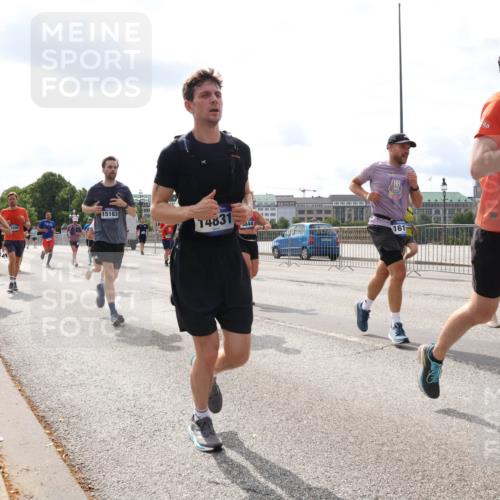 29.06.2025 - hella hamburg halbmarathon Lena Gebhardt http://msf.ph/oto/8419684 29.06.2025 10:18:15 Lombardsbrücke 12939, 15183, 14831, 644, 161, 480, 1159, 1160, 1234, 1268, 1325, 1554, 1622, 1641, 1820, 1982, 2087, 2147, 2335, 2634, 2931, 3125, 3138, 3321, 3482, 3977, 4123, 4383, 4710, 4738, 4804, 5004, 5290, 5611, 5733, 5909, 6270, 6332, 6533, 7094, 7160, 7641, 7649, 7838, 7882, 7883, 8067, 8128, 8248, 8341, 8607, 8799, 9222, 9539, 9586, 9658, 9717, 9734, 9748, 9798, 9834, 9844, 9964, 10174, 10332, 10509, 10659, 10687, 10908, 12498, 13341 meine-sportfotos.de