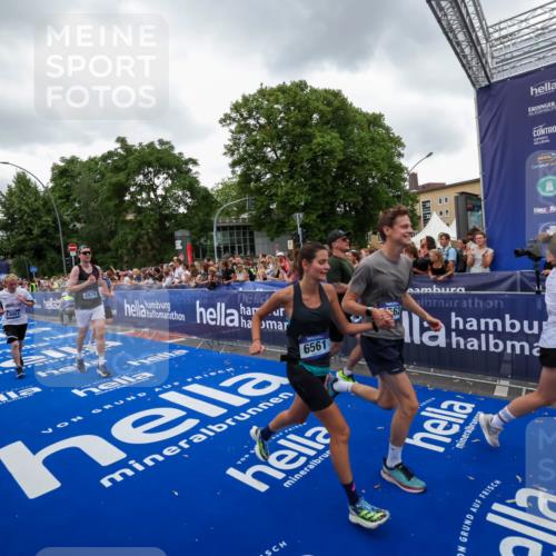 29.06.2025 - hella hamburg halbmarathon Zöllner http://msf.ph/oto/8419701 29.06.2025 10:52:43 Ziel 2287, 2346, 2670, 3952, 3999, 5116, 6561, 6562, 7475, 9739, 9869, 10115, 11459, 11689, 12450, 12482, 13051, 14122, 15001, 16467 meine-sportfotos.de