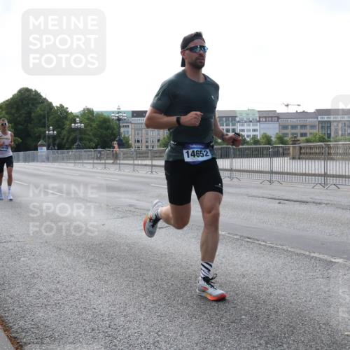 29.06.2025 - hella hamburg halbmarathon Lena Gebhardt http://msf.ph/oto/8419703 29.06.2025 09:41:52 Lombardsbrücke 14019, 18124, 14652, 1241, 2459, 2604, 2892, 4128, 4571, 6559, 7142, 7862, 9442, 10234, 10485, 10780, 11194, 11965, 12067, 12641, 13440, 13751, 13780, 14019, 14107, 14506, 16169, 16361, 16484, 17003, 17752, 17856, 18124, 18897 meine-sportfotos.de