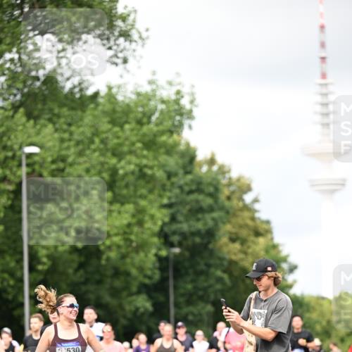 29.06.2025 - hella hamburg halbmarathon Dr. Thomas Lammeyer http://msf.ph/oto/8419705 29.06.2025 10:46:33 Kennedybrücke 1039, 1648, 1712, 2069, 2974, 3276, 3326, 3459, 3568, 4329, 4385, 4541, 4735, 4736, 4885, 5432, 5671, 6137, 6153, 6320, 6450, 7022, 7023, 7968, 8004, 8014, 8162, 8163, 8712, 9588, 10181, 10532, 10872, 11011, 11017, 11098 meine-sportfotos.de
