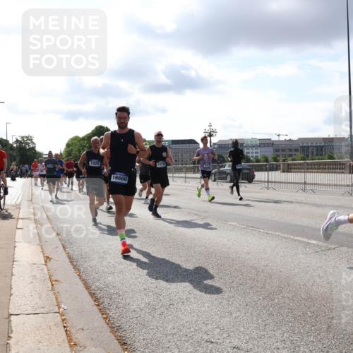 29.06.2025 - hella hamburg halbmarathon Lena Gebhardt http://msf.ph/oto/8419718 29.06.2025 09:51:29 Lombardsbrücke 1920, 16660, 14722, 53, 1136, 1256, 1520, 1570, 1903, 1912, 1920, 1941, 1962, 2579, 2653, 2880, 2972, 3523, 3700, 4297, 4634, 4759, 4843, 4854, 4865, 4888, 4889, 4991, 4999, 5087, 5275, 5375, 5387, 5410, 6490, 6593, 6721, 6901, 7092, 7105, 7116, 7284, 7363, 7378, 7693, 7962, 8122, 8319, 8346, 8871, 8966, 9114, 9262, 9313, 9364, 9371, 9755, 9833, 9885, 10193, 10375, 10415, 10469, 10480, 10669, 10934, 11049, 11417, 11907, 11959, 12153, 12711, 14201 meine-sportfotos.de