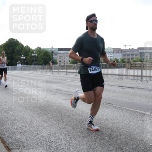 29.06.2025 - hella hamburg halbmarathon Lena Gebhardt http://msf.ph/oto/8419720 29.06.2025 09:41:52 Lombardsbrücke 18124, 4019, 14652, 1241, 2459, 2604, 2892, 4128, 4571, 6559, 7142, 7862, 9442, 10234, 10485, 10780, 11194, 11965, 12067, 12641, 13440, 13751, 13780, 14019, 14107, 14506, 16169, 16361, 16484, 17003, 17752, 17856, 18124, 18897 meine-sportfotos.de