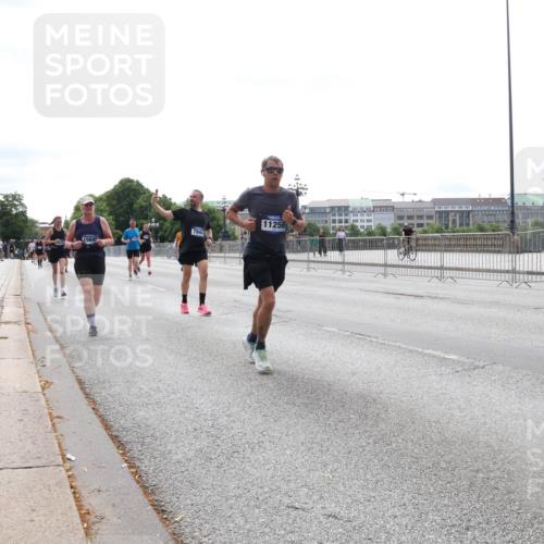 29.06.2025 - hella hamburg halbmarathon Lena Gebhardt http://msf.ph/oto/8419724 29.06.2025 10:27:27 Lombardsbrücke 7944, 11256, 1530, 1793, 2080, 2306, 2775, 3389, 4358, 4372, 5285, 5494, 5495, 5707, 5825, 6214, 6259, 6637, 7234, 7314, 7764, 7944, 7978, 8056, 8085, 8281, 9349, 10077, 10158, 10412, 10413, 10465, 11110, 11256, 11766, 12500, 13043, 14020, 14021, 14206, 15108, 15641, 16838, 17049, 17427, 17445, 17791, 18012, 18097, 18301, 18766, 18976 meine-sportfotos.de