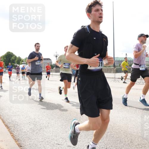 29.06.2025 - hella hamburg halbmarathon Lena Gebhardt http://msf.ph/oto/8419729 29.06.2025 10:18:15 Lombardsbrücke 12939, 12498, 143, 15183, 15182, 7883, 161, 1159, 1160, 1234, 1268, 1325, 1554, 1622, 1641, 1820, 1982, 2087, 2147, 2335, 2634, 2931, 3125, 3138, 3321, 3482, 3977, 4123, 4383, 4710, 4738, 4804, 5004, 5290, 5611, 5733, 5909, 6270, 6332, 6533, 7094, 7160, 7641, 7649, 7838, 7882, 7883, 8067, 8128, 8248, 8341, 8607, 8799, 9222, 9539, 9586, 9658, 9717, 9734, 9748, 9798, 9834, 9844, 9964, 10174, 10332, 10509, 10659, 10687, 10908, 12498, 13341 meine-sportfotos.de