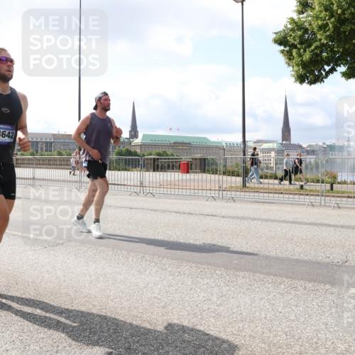 29.06.2025 - hella hamburg halbmarathon Lena Gebhardt http://msf.ph/oto/8419736 29.06.2025 10:05:37 Lombardsbrücke 782, 14642, 1229, 1863, 1936, 1981, 2288, 2298, 2471, 2540, 2624, 3461, 3578, 3929, 4014, 4220, 4782, 5073, 5762, 6059, 7826, 8894, 8909, 8999, 9007, 9075, 9165, 9339, 9477, 9559, 9680, 9736, 9737, 9738, 9917, 10343, 10694, 10791, 10998, 11784, 11873, 11958, 12557, 13221, 13717, 14203, 14465, 14642, 16092, 16478, 16546, 16847, 17707, 17731, 17740, 17885, 18616, 18617, 18973, 19034, 19248 meine-sportfotos.de
