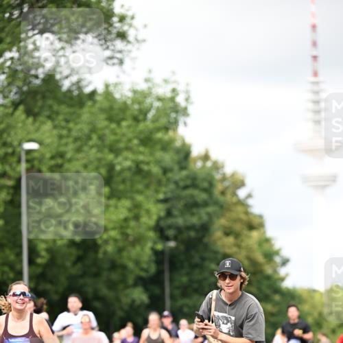 29.06.2025 - hella hamburg halbmarathon Dr. Thomas Lammeyer http://msf.ph/oto/8419737 29.06.2025 10:46:34 Kennedybrücke 1039, 1648, 1712, 2069, 2974, 3276, 3326, 3459, 3568, 4329, 4385, 4541, 4735, 4736, 4885, 5432, 5671, 6137, 6153, 6320, 6450, 7022, 7023, 7968, 8004, 8014, 8162, 8163, 8712, 9588, 10181, 10532, 10872, 11011, 11017, 11098 meine-sportfotos.de