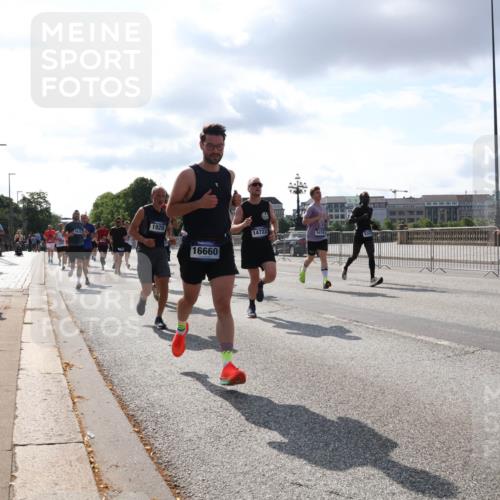 29.06.2025 - hella hamburg halbmarathon Lena Gebhardt http://msf.ph/oto/8419740 29.06.2025 09:51:29 Lombardsbrücke 1920, 16660, 14722, 1136, 1256, 1520, 1570, 1903, 1912, 1920, 1941, 1962, 2579, 2653, 2880, 2972, 3523, 3700, 4297, 4634, 4759, 4843, 4854, 4865, 4888, 4889, 4991, 4999, 5087, 5275, 5375, 5387, 5410, 6490, 6593, 6721, 6901, 7092, 7105, 7116, 7284, 7363, 7378, 7693, 7962, 8122, 8319, 8346, 8871, 8966, 9114, 9262, 9313, 9364, 9371, 9755, 9833, 9885, 10193, 10375, 10415, 10469, 10480, 10669, 10934, 11049, 11417, 11907, 11959, 12153, 12711, 14201 meine-sportfotos.de