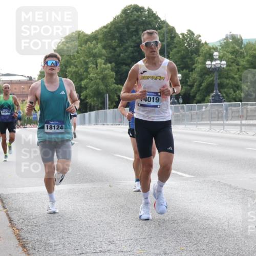 29.06.2025 - hella hamburg halbmarathon Lena Gebhardt http://msf.ph/oto/8419744 29.06.2025 09:41:53 Lombardsbrücke 14506, 18124, 4019, 1241, 2459, 2604, 2892, 4128, 4571, 6559, 7142, 7862, 9442, 10234, 10485, 10780, 11194, 11965, 12067, 12641, 13440, 13751, 13780, 14019, 14107, 14506, 16169, 16361, 16484, 17003, 17752, 17856, 18124, 18897 meine-sportfotos.de