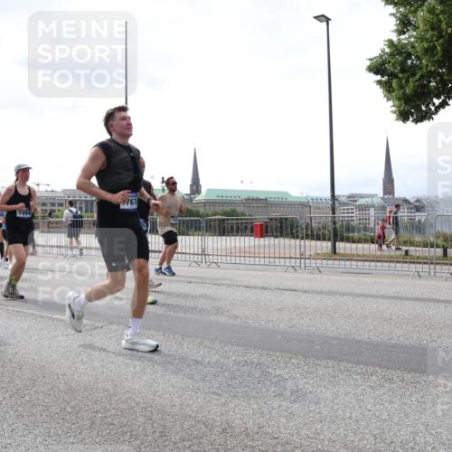 29.06.2025 - hella hamburg halbmarathon Lena Gebhardt http://msf.ph/oto/8419745 29.06.2025 10:42:43 Lombardsbrücke 3874, 1994, 7676, 1150, 1360, 1624, 1656, 1929, 1957, 1964, 1994, 2069, 2134, 2401, 2450, 2509, 2538, 2580, 2940, 2941, 3283, 3378, 3605, 3764, 3874, 4092, 4105, 4334, 4353, 4385, 4778, 4891, 4892, 5067, 5403, 5417, 5419, 5810, 6120, 6764, 6828, 7040, 7260, 7513, 7557, 7666, 8161, 8459, 8525, 8526, 8529, 8712, 8816, 9304, 9370, 9378, 9980, 10008, 10454, 10532, 10697, 11142, 11710, 12151, 12441, 13049, 13241 meine-sportfotos.de