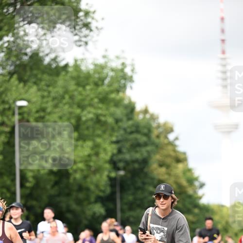 29.06.2025 - hella hamburg halbmarathon Dr. Thomas Lammeyer http://msf.ph/oto/8419746 29.06.2025 10:46:34 Kennedybrücke 1039, 1648, 1712, 2069, 2974, 3276, 3326, 3459, 3568, 4329, 4385, 4541, 4735, 4736, 4885, 5432, 5671, 6137, 6153, 6320, 6450, 7022, 7023, 7968, 8004, 8014, 8162, 8163, 8712, 9588, 10181, 10532, 10872, 11011, 11017, 11098 meine-sportfotos.de