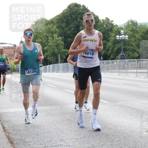 29.06.2025 - hella hamburg halbmarathon Lena Gebhardt http://msf.ph/oto/8419769 29.06.2025 09:41:53 Lombardsbrücke 14506, 18124, 4019, 1241, 2459, 2604, 2892, 4128, 4571, 6559, 7142, 7862, 9442, 10234, 10485, 10780, 11194, 11965, 12067, 12641, 13440, 13751, 13780, 14019, 14107, 14506, 16169, 16361, 16484, 17003, 17752, 17856, 18124, 18897 meine-sportfotos.de