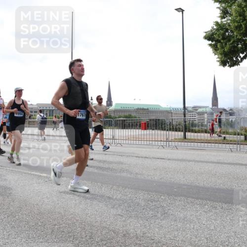 29.06.2025 - hella hamburg halbmarathon Lena Gebhardt http://msf.ph/oto/8419781 29.06.2025 10:42:43 Lombardsbrücke 15190, 3874, 133, 1994, 17676, 1150, 1360, 1624, 1656, 1929, 1957, 1964, 1994, 2069, 2134, 2401, 2450, 2509, 2538, 2580, 2940, 2941, 3283, 3378, 3605, 3764, 3874, 4092, 4105, 4334, 4353, 4385, 4778, 4891, 4892, 5067, 5403, 5417, 5419, 5810, 6120, 6764, 6828, 7040, 7260, 7513, 7557, 7666, 8161, 8459, 8525, 8526, 8529, 8712, 8816, 9304, 9370, 9378, 9980, 10008, 10454, 10532, 10697, 11142, 11710, 12151, 12441, 13049, 13241 meine-sportfotos.de
