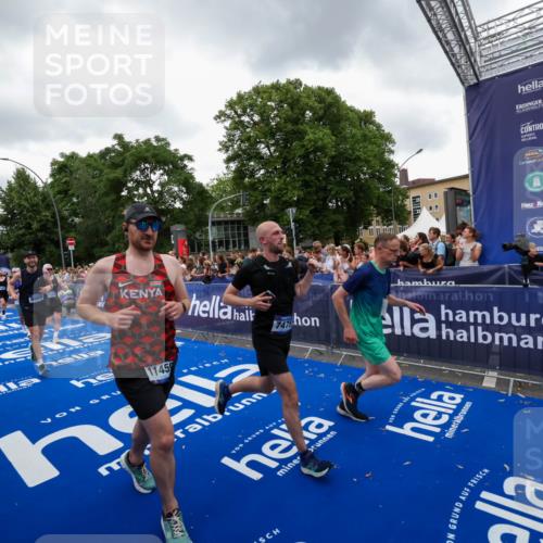 29.06.2025 - hella hamburg halbmarathon Zöllner http://msf.ph/oto/8419793 29.06.2025 10:52:47 Ziel 2287, 2346, 3999, 5116, 5169, 5194, 7475, 8172, 9065, 9163, 9869, 10115, 11459, 12482, 14122, 14805, 16467, 17198, 18331, 19244 meine-sportfotos.de