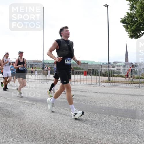 29.06.2025 - hella hamburg halbmarathon Lena Gebhardt http://msf.ph/oto/8419810 29.06.2025 10:42:43 Lombardsbrücke 556, 15190, 3874, 11331, 1377, 1994, 1767, 1150, 1360, 1624, 1656, 1929, 1957, 1964, 1994, 2069, 2134, 2401, 2450, 2509, 2538, 2580, 2940, 2941, 3283, 3378, 3605, 3764, 3874, 4092, 4105, 4334, 4353, 4385, 4778, 4891, 4892, 5067, 5403, 5417, 5419, 5810, 6120, 6764, 6828, 7040, 7260, 7513, 7557, 7666, 8161, 8459, 8525, 8526, 8529, 8712, 8816, 9304, 9370, 9378, 9980, 10008, 10454, 10532, 10697, 11142, 11710, 12151, 12441, 13049, 13241 meine-sportfotos.de