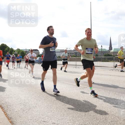 29.06.2025 - hella hamburg halbmarathon Lena Gebhardt http://msf.ph/oto/8419824 29.06.2025 10:18:16 Lombardsbrücke 2087, 12939, 14320, 15183, 15182, 1159, 1160, 1234, 1268, 1325, 1554, 1622, 1641, 1820, 1982, 2087, 2147, 2335, 2634, 2703, 2931, 3125, 3138, 3202, 3321, 3482, 3977, 4123, 4383, 4710, 4738, 4804, 5004, 5290, 5611, 5733, 5909, 6270, 6332, 6533, 7094, 7160, 7454, 7641, 7649, 7838, 7882, 7883, 8067, 8128, 8248, 8341, 8607, 8799, 9222, 9539, 9586, 9658, 9717, 9734, 9748, 9798, 9834, 9844, 9964, 10172, 10174, 10332, 10509, 10659, 10687, 10908, 12498, 12541, 13341 meine-sportfotos.de