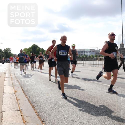 29.06.2025 - hella hamburg halbmarathon Lena Gebhardt http://msf.ph/oto/8419828 29.06.2025 09:51:30 Lombardsbrücke 4634, 1319, 1920, 4722, 1136, 1256, 1520, 1570, 1903, 1912, 1920, 1941, 1962, 2579, 2653, 2880, 2972, 3523, 3700, 4297, 4634, 4759, 4843, 4854, 4865, 4888, 4889, 4991, 4999, 5275, 5375, 5387, 5410, 6490, 6593, 6721, 6901, 7092, 7105, 7116, 7284, 7363, 7378, 7693, 7962, 8122, 8319, 8346, 8871, 8966, 9114, 9262, 9313, 9364, 9371, 9755, 9833, 9885, 10193, 10375, 10415, 10469, 10480, 10669, 10934, 11049, 11417, 11907, 11959, 12153, 12711, 14201 meine-sportfotos.de