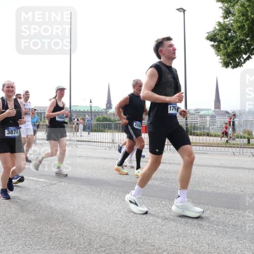 29.06.2025 - hella hamburg halbmarathon Lena Gebhardt http://msf.ph/oto/8419839 29.06.2025 10:42:43 Lombardsbrücke 14556, 3874, 1994, 2580, 176, 1150, 1360, 1624, 1656, 1929, 1957, 1964, 1994, 2069, 2134, 2401, 2450, 2509, 2538, 2580, 2940, 2941, 3283, 3378, 3605, 3764, 3874, 4092, 4105, 4334, 4353, 4385, 4778, 4891, 4892, 5067, 5403, 5417, 5419, 5810, 6120, 6764, 6828, 7040, 7260, 7513, 7557, 7666, 8161, 8459, 8525, 8526, 8529, 8712, 8816, 9304, 9370, 9378, 9980, 10008, 10454, 10532, 10697, 11142, 11710, 12151, 12441, 13049, 13241 meine-sportfotos.de