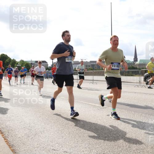 29.06.2025 - hella hamburg halbmarathon Lena Gebhardt http://msf.ph/oto/8419844 29.06.2025 10:18:16 Lombardsbrücke 2087, 12939, 143, 15183, 15182, 1159, 1160, 1234, 1268, 1325, 1554, 1622, 1641, 1820, 1982, 2087, 2147, 2335, 2634, 2703, 2931, 3125, 3138, 3202, 3321, 3482, 3977, 4123, 4383, 4710, 4738, 4804, 5004, 5290, 5611, 5733, 5909, 6270, 6332, 6533, 7094, 7160, 7454, 7641, 7649, 7838, 7882, 7883, 8067, 8128, 8248, 8341, 8607, 8799, 9222, 9539, 9586, 9658, 9717, 9734, 9748, 9798, 9834, 9844, 9964, 10172, 10174, 10332, 10509, 10659, 10687, 10908, 12498, 12541, 13341 meine-sportfotos.de