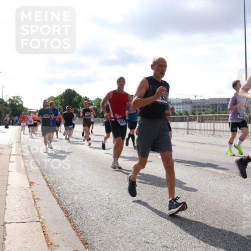 29.06.2025 - hella hamburg halbmarathon Lena Gebhardt http://msf.ph/oto/8419846 29.06.2025 09:51:31 Lombardsbrücke 131, 4634, 363, 920, 5410, 147227, 1136, 1256, 1520, 1570, 1903, 1912, 1920, 1941, 1962, 2579, 2653, 2880, 2972, 3523, 3700, 4297, 4634, 4759, 4843, 4854, 4865, 4888, 4889, 4991, 4999, 5275, 5375, 5387, 5410, 6490, 6593, 6721, 6901, 7092, 7105, 7116, 7284, 7363, 7378, 7693, 7962, 8122, 8319, 8346, 8871, 8966, 9114, 9262, 9313, 9364, 9371, 9755, 9833, 9885, 10193, 10375, 10415, 10469, 10480, 10669, 10934, 11021, 11049, 11417, 11714, 11907, 11959, 12153, 12711, 14201 meine-sportfotos.de