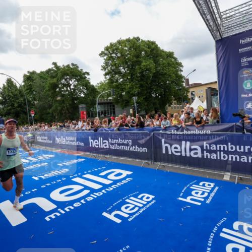 29.06.2025 - hella hamburg halbmarathon Zöllner http://msf.ph/oto/8419848 29.06.2025 10:30:45 Ziel 2851, 7055, 7481, 17322, 18235 meine-sportfotos.de