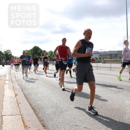 29.06.2025 - hella hamburg halbmarathon Lena Gebhardt http://msf.ph/oto/8419865 29.06.2025 09:51:31 Lombardsbrücke 4634, 13, 363, 871, 1920, 5410, 14722, 1136, 1256, 1520, 1570, 1903, 1912, 1920, 1941, 1962, 2579, 2653, 2880, 2972, 3523, 3700, 4297, 4634, 4759, 4843, 4854, 4865, 4888, 4889, 4991, 4999, 5275, 5375, 5387, 5410, 6490, 6593, 6721, 6901, 7092, 7105, 7116, 7284, 7363, 7378, 7693, 7962, 8122, 8319, 8346, 8871, 8966, 9114, 9262, 9313, 9364, 9371, 9755, 9833, 9885, 10193, 10375, 10415, 10469, 10480, 10669, 10934, 11021, 11049, 11417, 11714, 11907, 11959, 12153, 12711, 14201 meine-sportfotos.de
