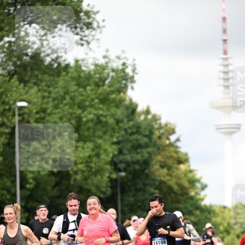 29.06.2025 - hella hamburg halbmarathon Dr. Thomas Lammeyer http://msf.ph/oto/8419874 29.06.2025 10:46:40 Kennedybrücke 1039, 1648, 1712, 1752, 2069, 2134, 2974, 3276, 3326, 3459, 3568, 4329, 4385, 4541, 4680, 4735, 4736, 4885, 5419, 5432, 5671, 6153, 6320, 6450, 7022, 7023, 7040, 7043, 8004, 8014, 8163, 8712, 9644, 10532, 10623, 10842, 10872, 11074, 11075 meine-sportfotos.de
