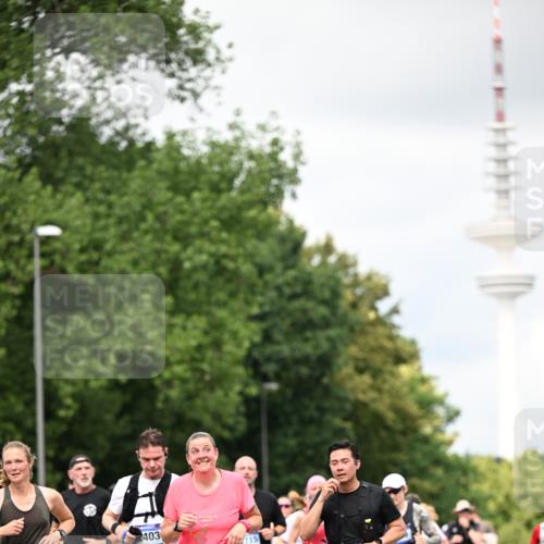29.06.2025 - hella hamburg halbmarathon Dr. Thomas Lammeyer http://msf.ph/oto/8419877 29.06.2025 10:46:40 Kennedybrücke 1039, 1648, 1712, 1752, 2069, 2134, 2974, 3276, 3326, 3459, 3568, 4329, 4385, 4541, 4680, 4735, 4736, 4885, 5419, 5432, 5671, 6153, 6320, 6450, 7022, 7023, 7040, 7043, 8004, 8014, 8163, 8712, 9644, 10532, 10623, 10842, 10872, 11074, 11075 meine-sportfotos.de