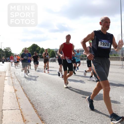 29.06.2025 - hella hamburg halbmarathon Lena Gebhardt http://msf.ph/oto/8419884 29.06.2025 09:51:31 Lombardsbrücke 1319, 4634, 363, 16231, 1920, 5410, 1136, 1256, 1520, 1570, 1903, 1912, 1920, 1941, 1962, 2579, 2653, 2880, 2972, 3523, 3700, 4297, 4634, 4759, 4843, 4854, 4865, 4888, 4889, 4991, 4999, 5275, 5375, 5387, 5410, 6490, 6593, 6721, 6901, 7092, 7105, 7116, 7284, 7363, 7378, 7693, 7962, 8122, 8319, 8346, 8871, 8966, 9114, 9262, 9313, 9364, 9371, 9755, 9833, 9885, 10193, 10375, 10415, 10469, 10480, 10669, 10934, 11021, 11049, 11417, 11714, 11907, 11959, 12153, 12711, 14201 meine-sportfotos.de