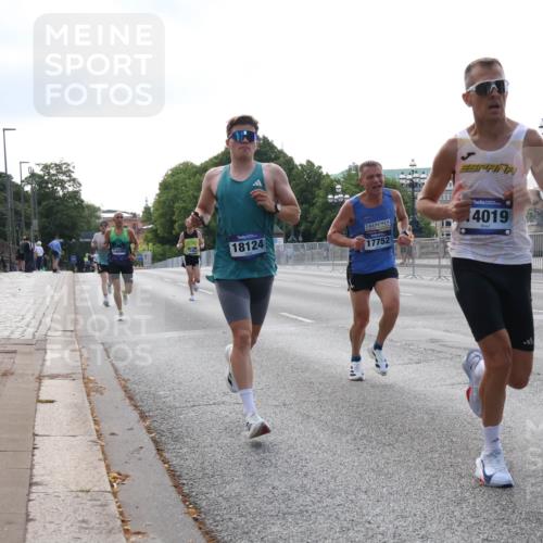 29.06.2025 - hella hamburg halbmarathon Lena Gebhardt http://msf.ph/oto/8419890 29.06.2025 09:41:55 Lombardsbrücke 18124, 17752, 10, 4019, 1241, 2459, 2604, 2892, 4128, 4571, 6559, 7142, 7862, 9442, 10485, 10780, 11194, 11965, 12067, 12641, 13440, 13751, 13780, 14019, 14107, 14506, 16169, 16361, 16484, 17003, 17752, 17856, 18124, 18897 meine-sportfotos.de